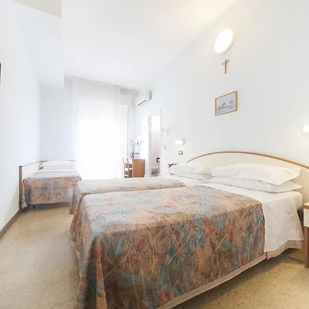 Latini 3*