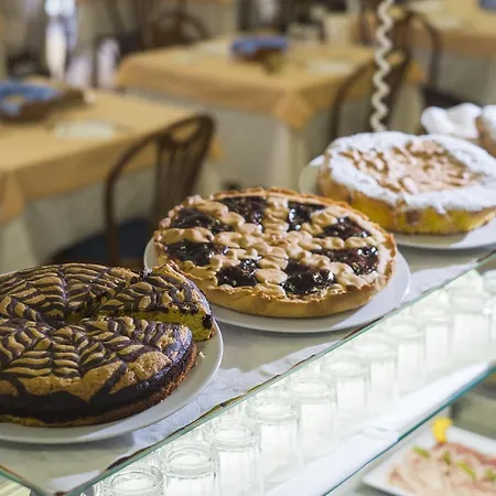 Отель Latini Римини